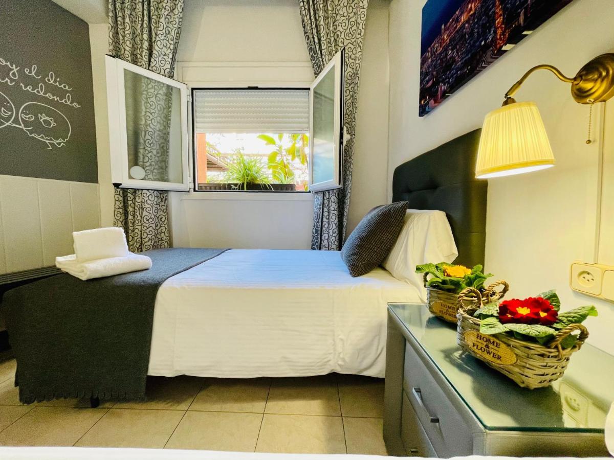 Hostal Lleida Barcelona Luaran gambar