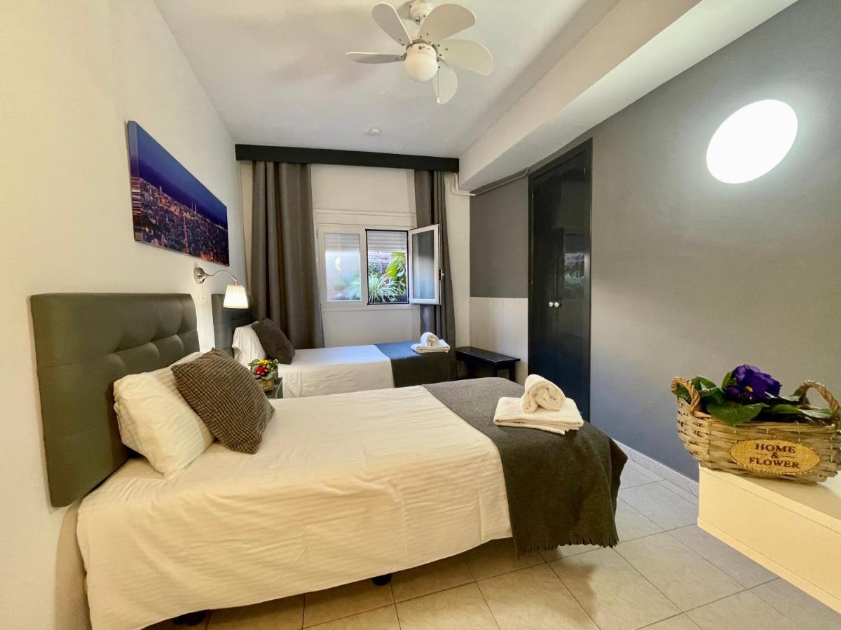 Hostal Lleida Barcelona Luaran gambar