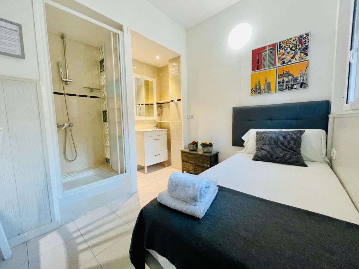 Hostal Lleida Barcelona Luaran gambar