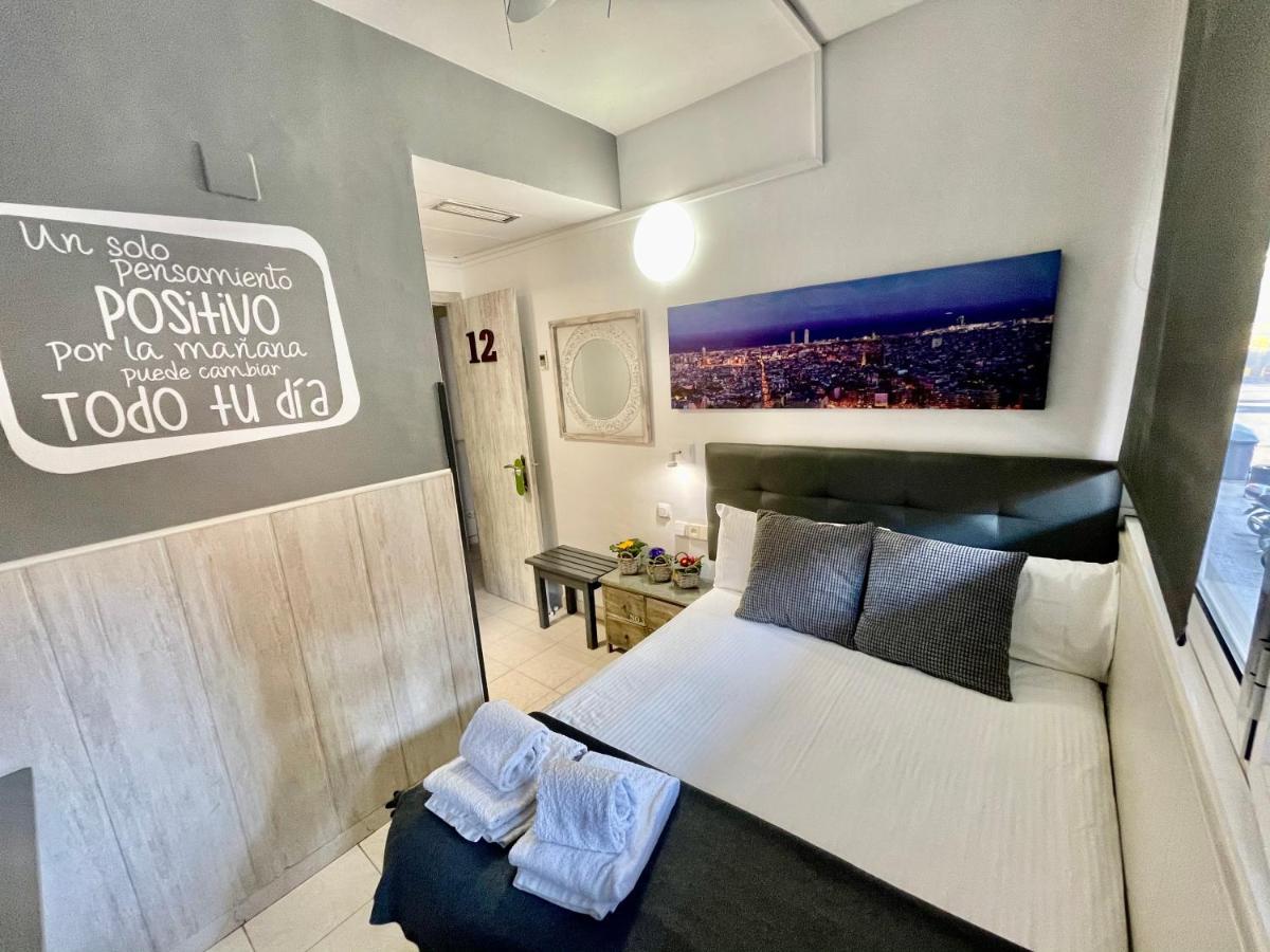 Hostal Lleida Barcelona Luaran gambar