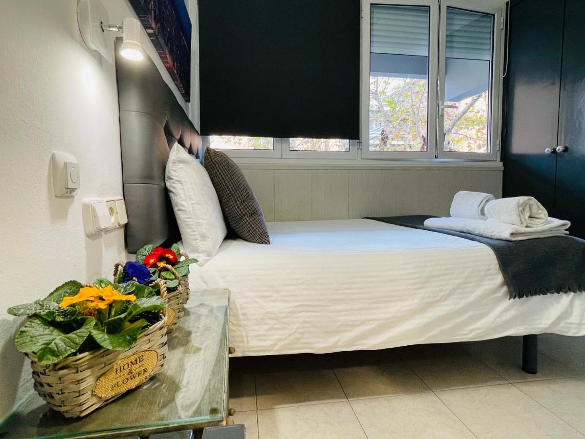 Hostal Lleida Barcelona Luaran gambar
