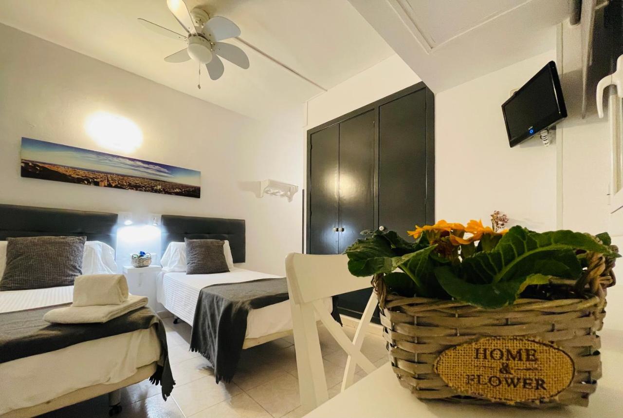 Hostal Lleida Barcelona Luaran gambar