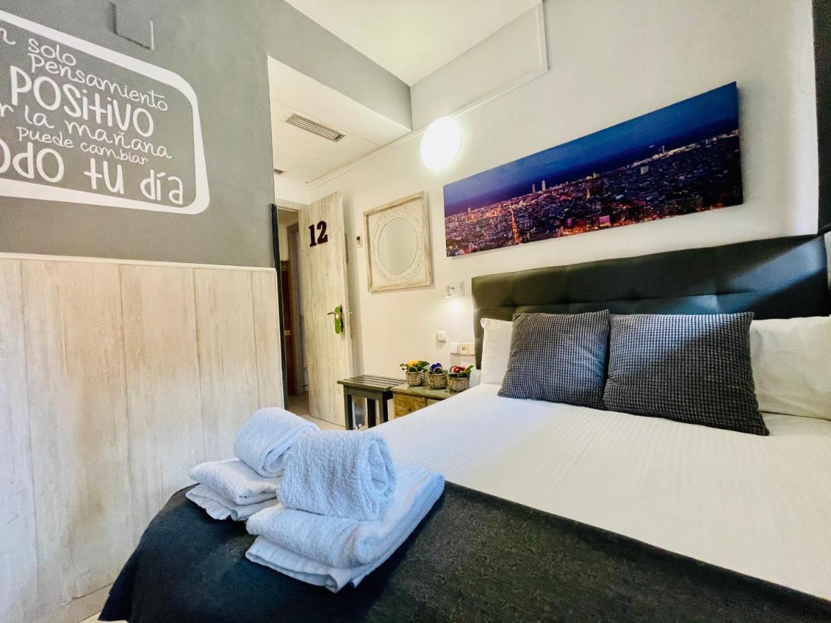 Hostal Lleida Barcelona Luaran gambar