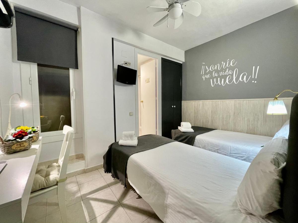 Hostal Lleida Barcelona Luaran gambar