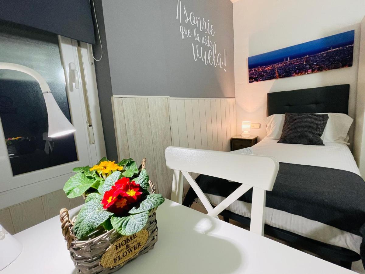 Hostal Lleida Barcelona Luaran gambar