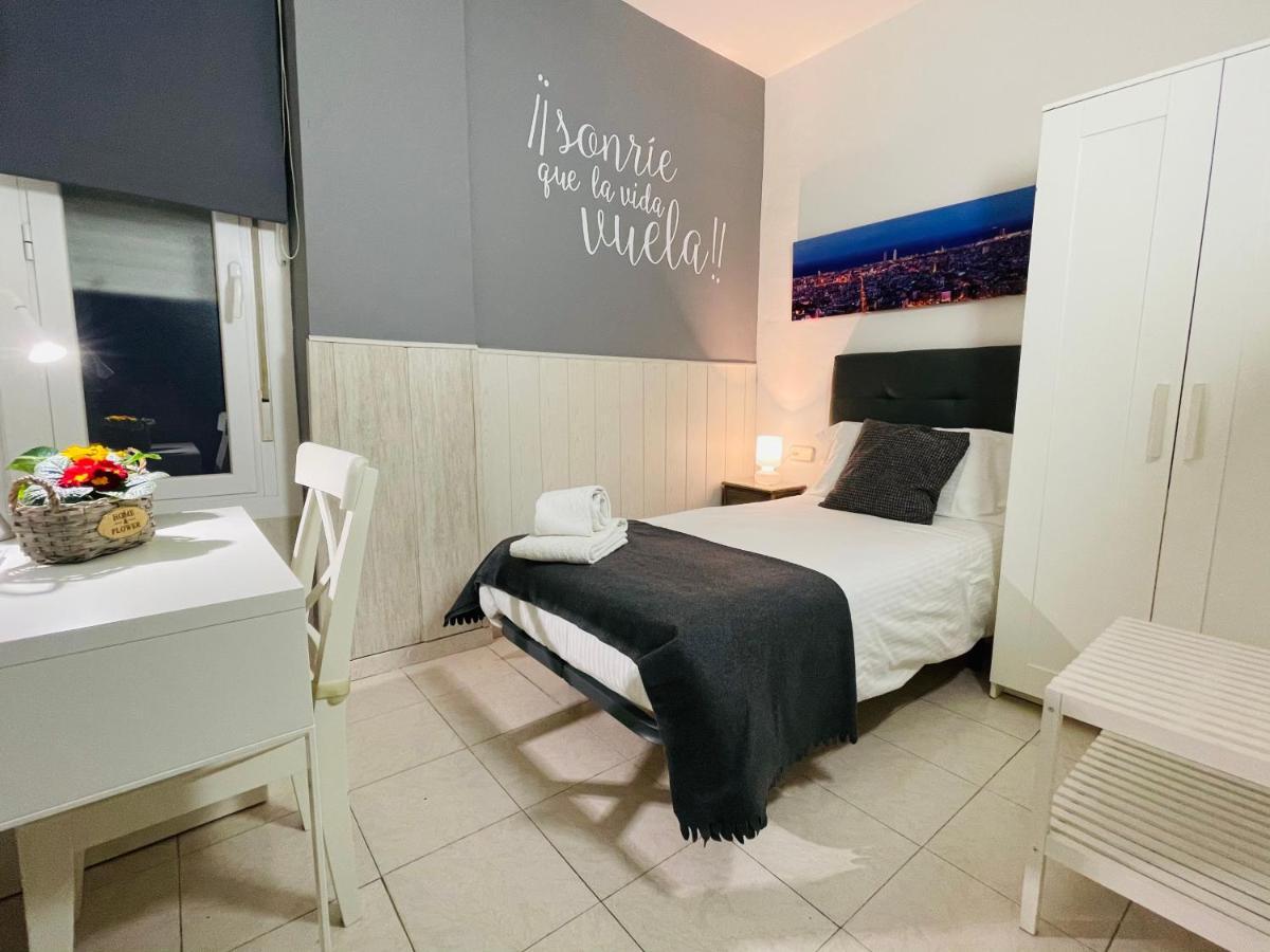 Hostal Lleida Barcelona Luaran gambar
