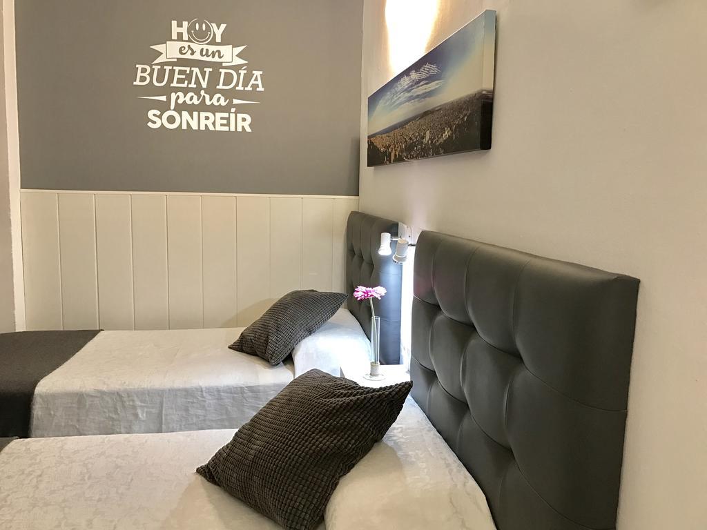 Hostal Lleida Barcelona Luaran gambar