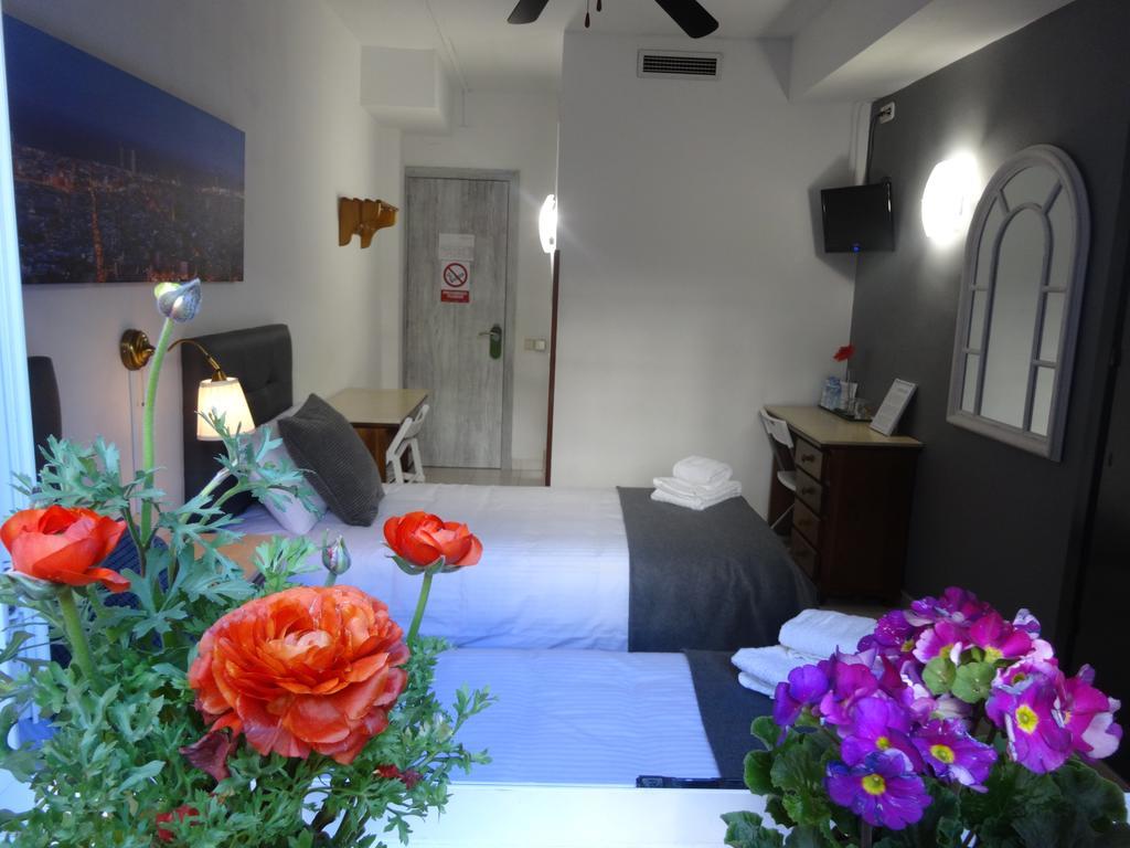 Hostal Lleida Barcelona Luaran gambar