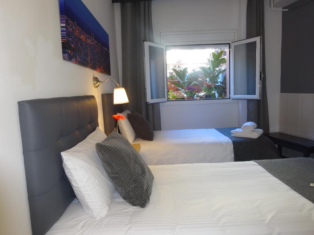 Hostal Lleida Barcelona Luaran gambar