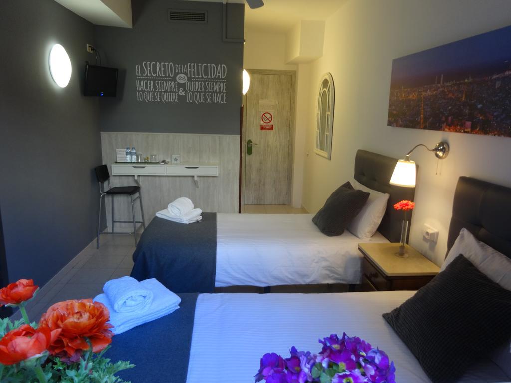 Hostal Lleida Barcelona Luaran gambar