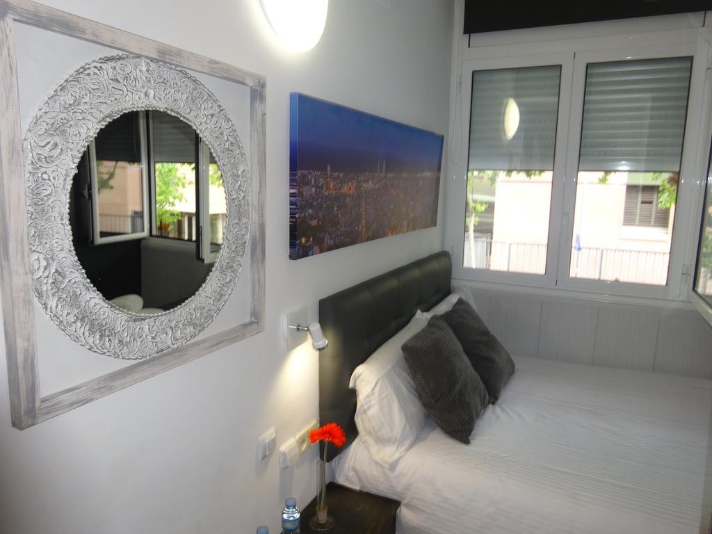 Hostal Lleida Barcelona Luaran gambar