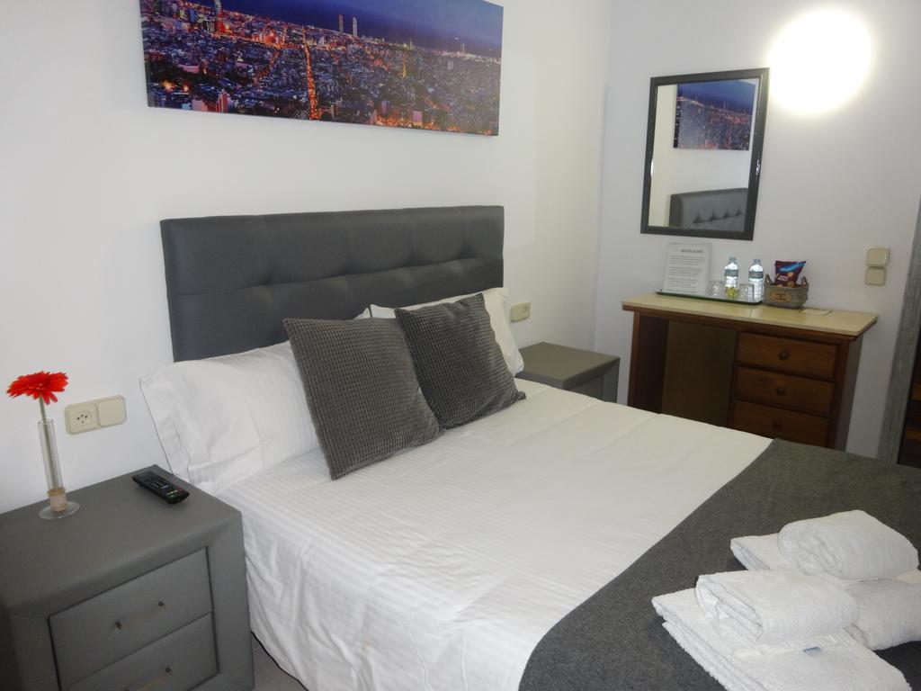 Hostal Lleida Barcelona Luaran gambar