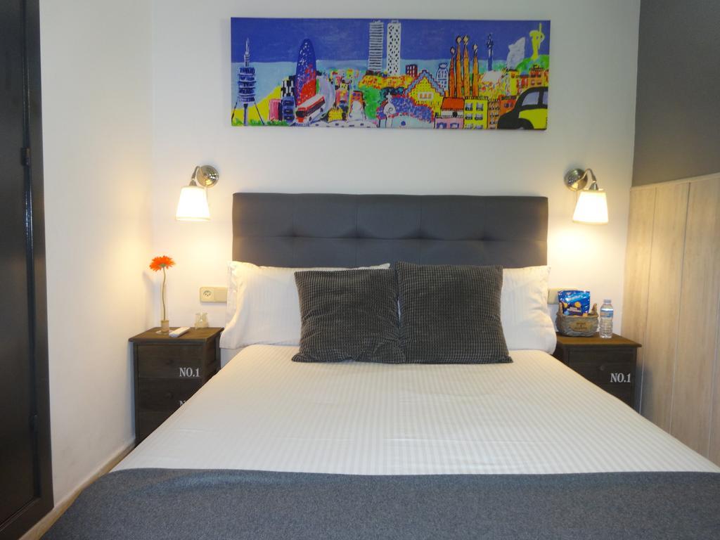 Hostal Lleida Barcelona Luaran gambar
