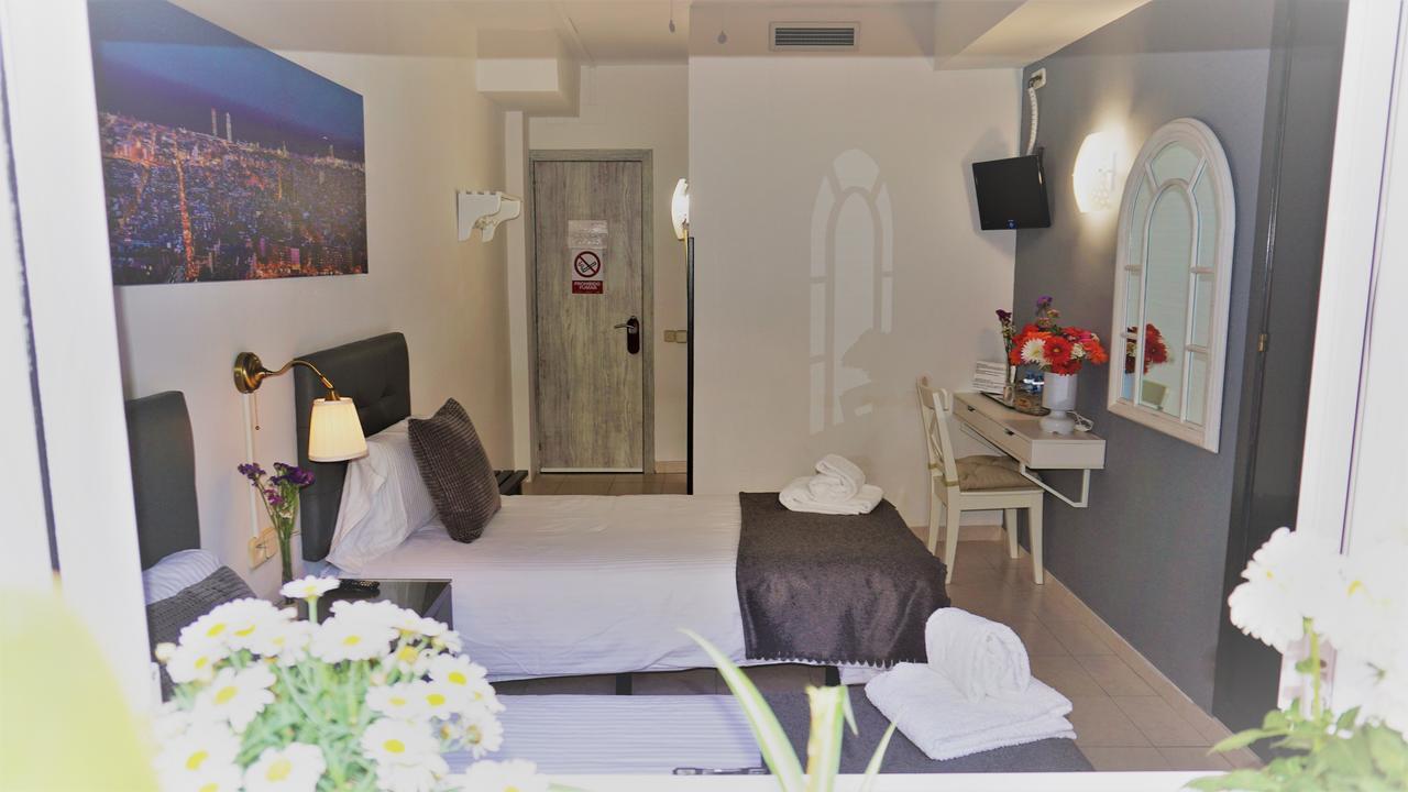 Hostal Lleida Barcelona Luaran gambar