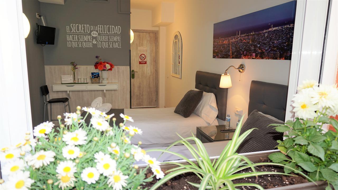 Hostal Lleida Barcelona Luaran gambar