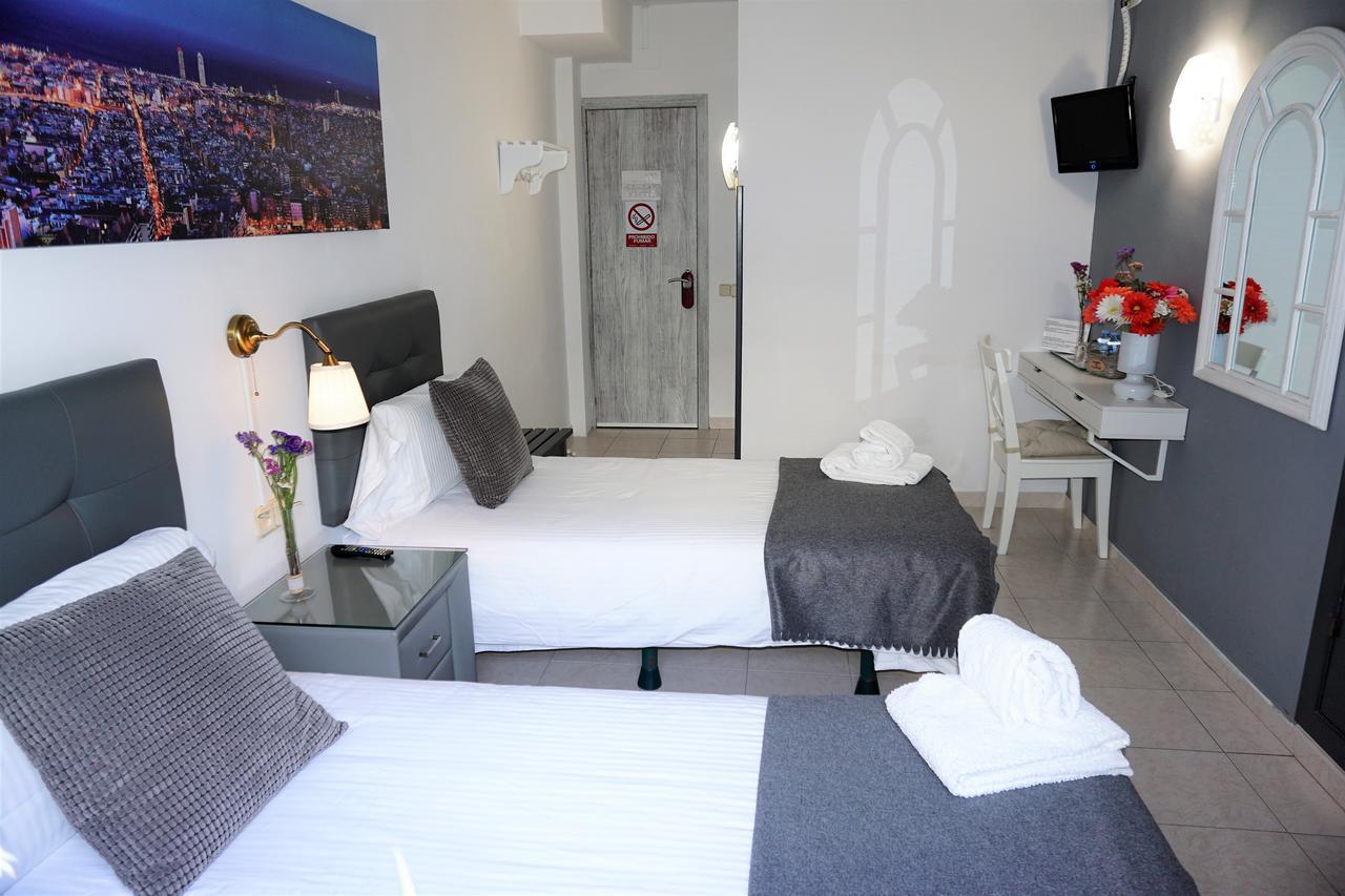 Hostal Lleida Barcelona Luaran gambar