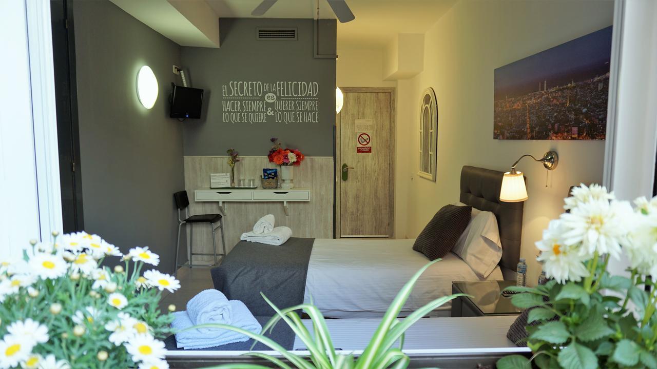 Hostal Lleida Barcelona Luaran gambar