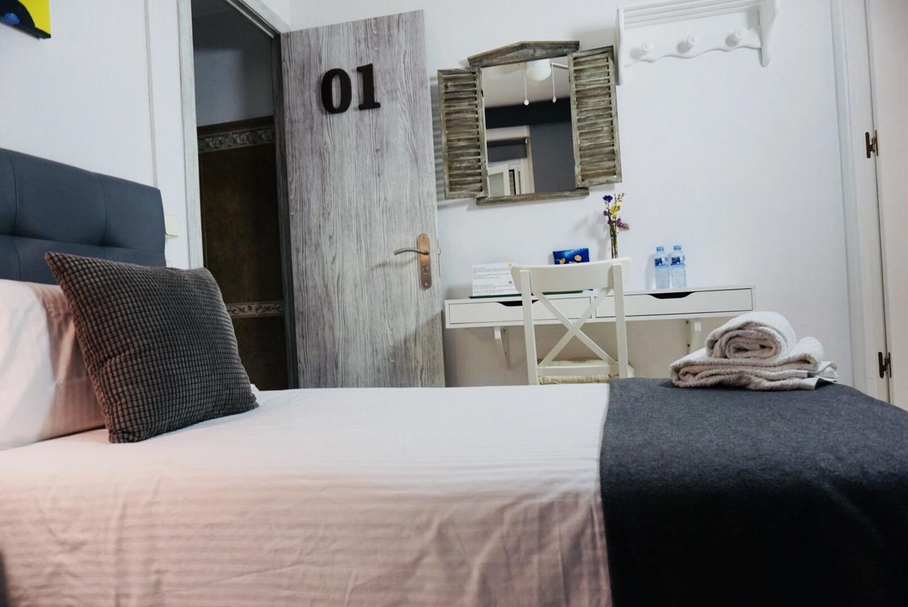 Hostal Lleida Barcelona Luaran gambar