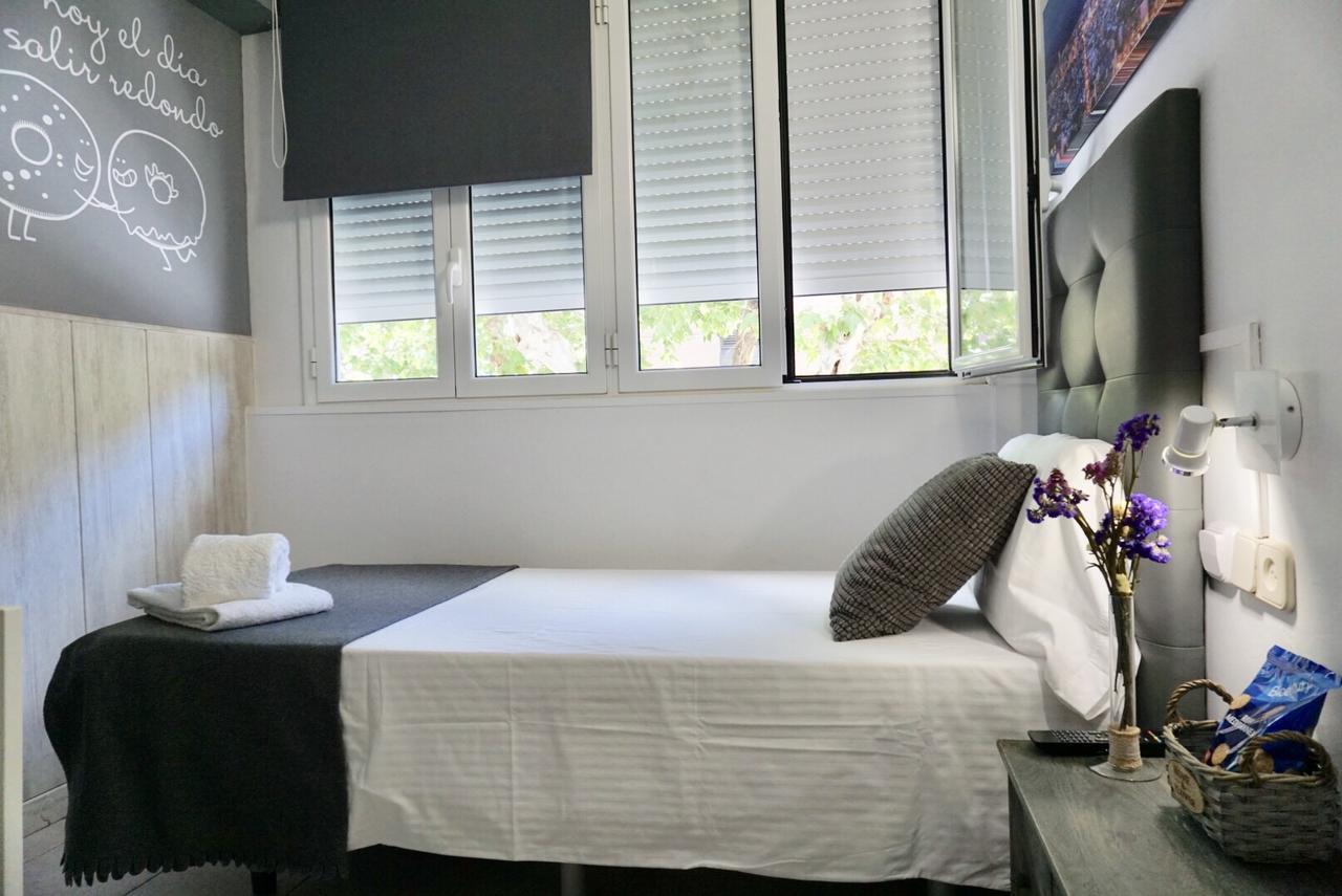 Hostal Lleida Barcelona Luaran gambar
