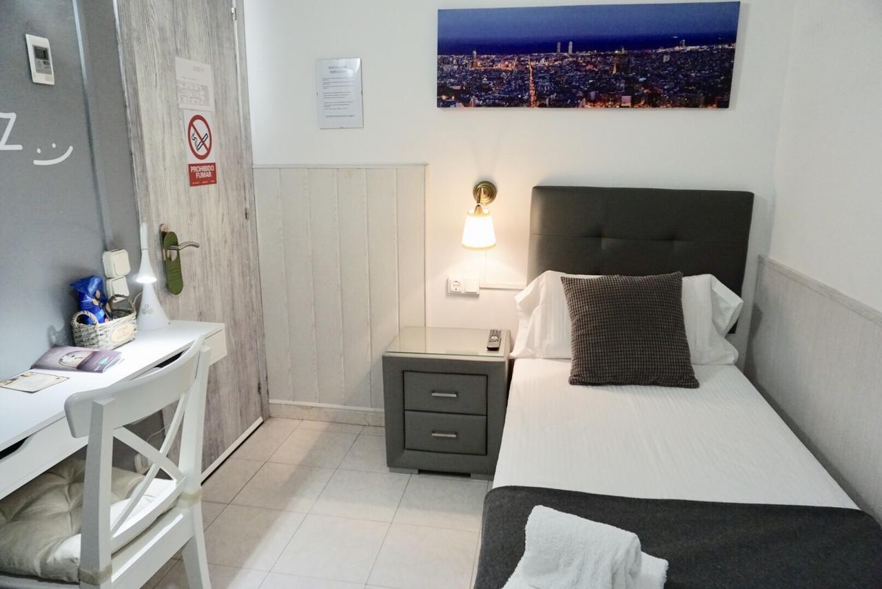 Hostal Lleida Barcelona Luaran gambar
