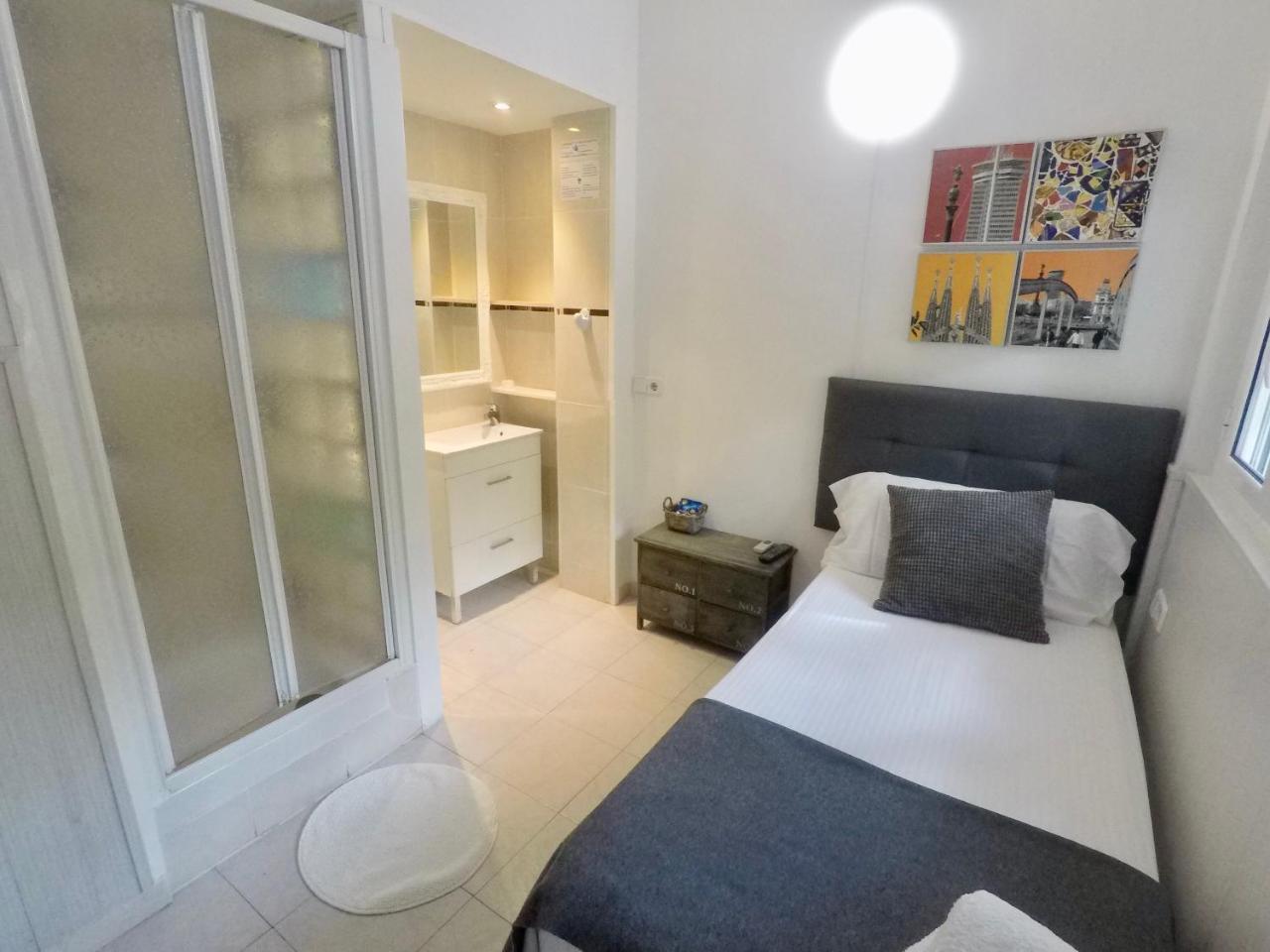 Hostal Lleida Barcelona Luaran gambar