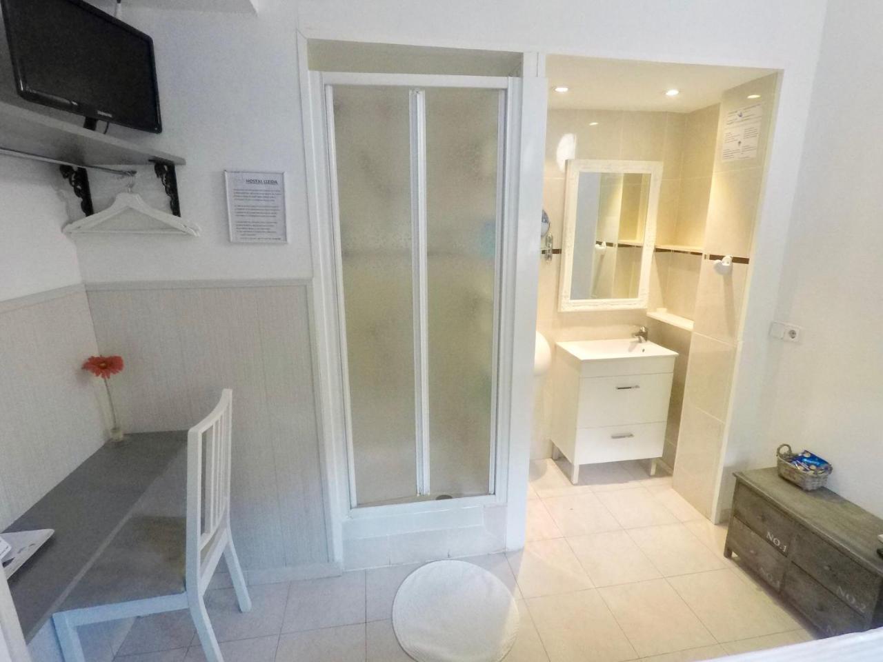 Hostal Lleida Barcelona Luaran gambar
