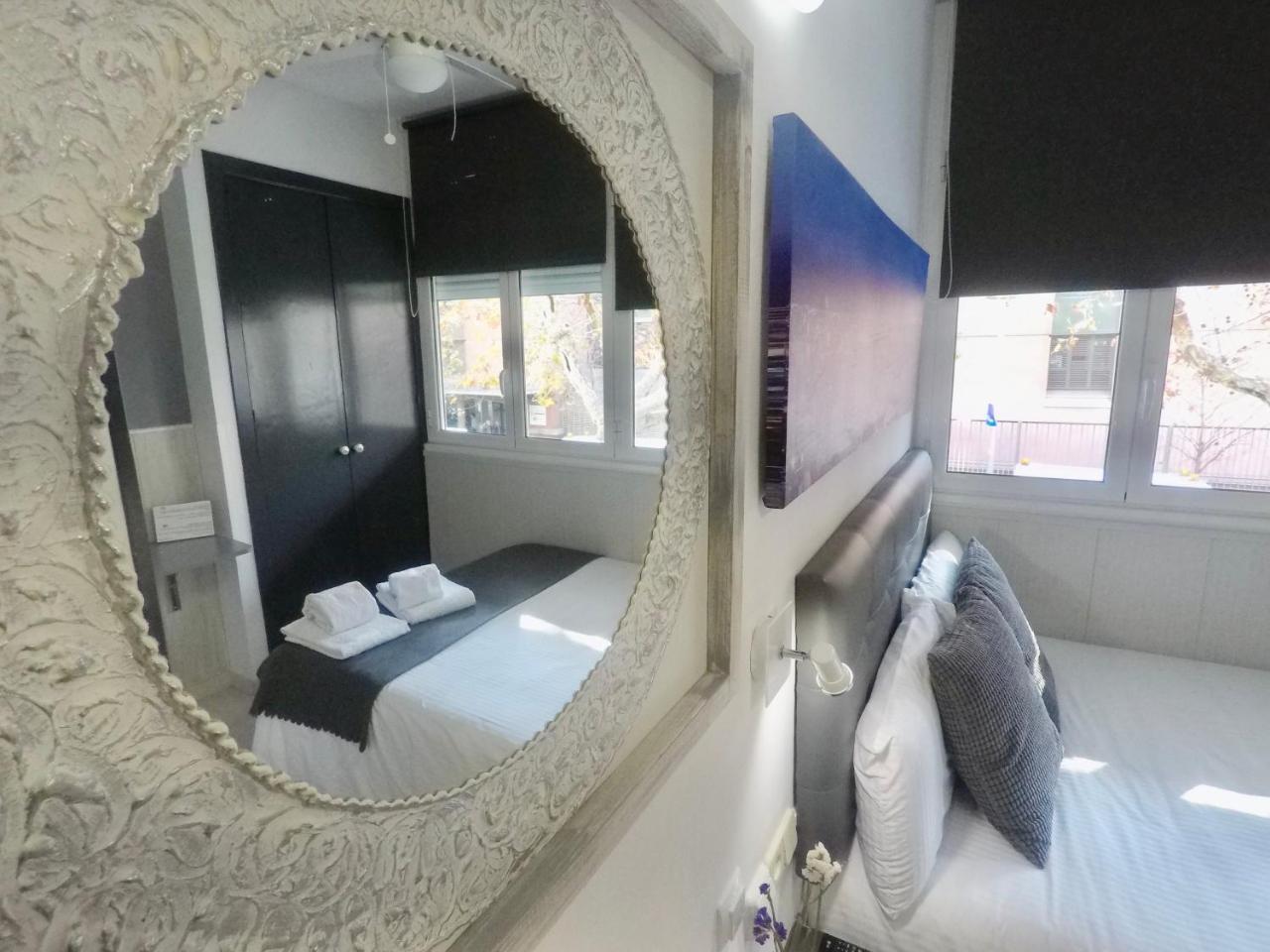 Hostal Lleida Barcelona Luaran gambar