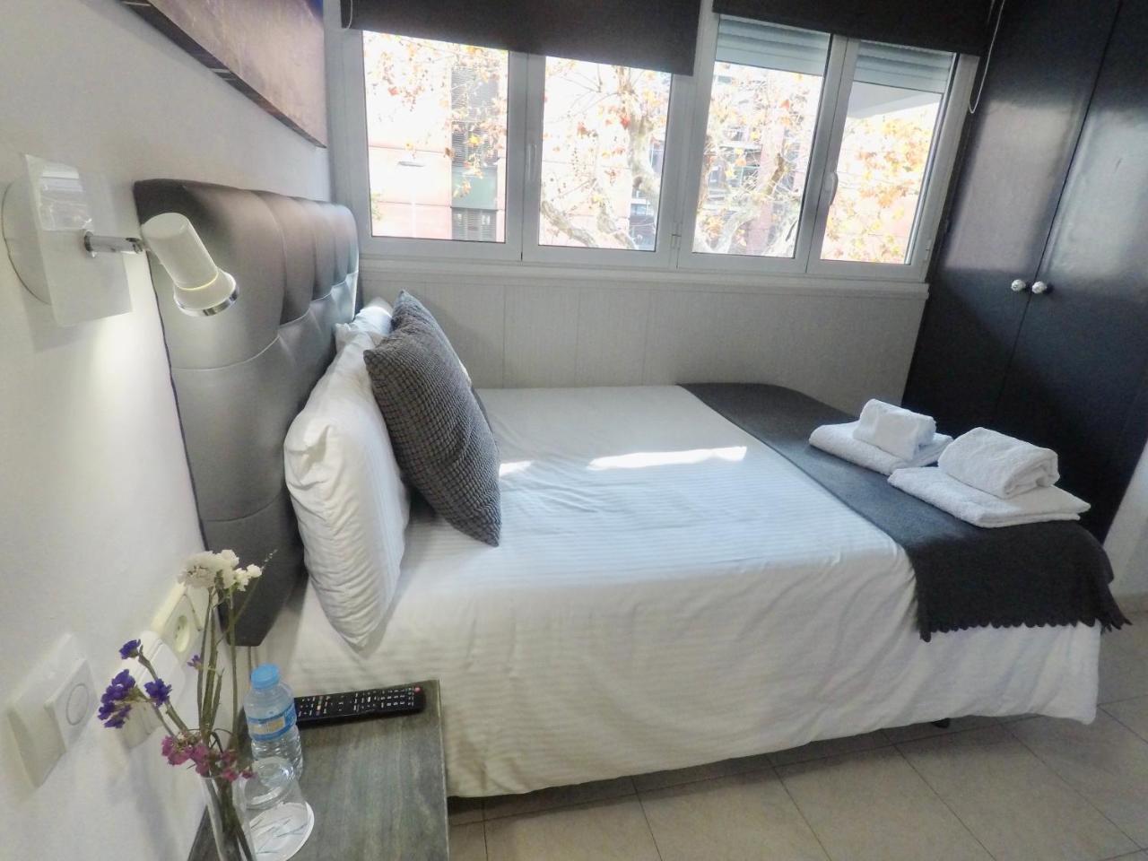 Hostal Lleida Barcelona Luaran gambar